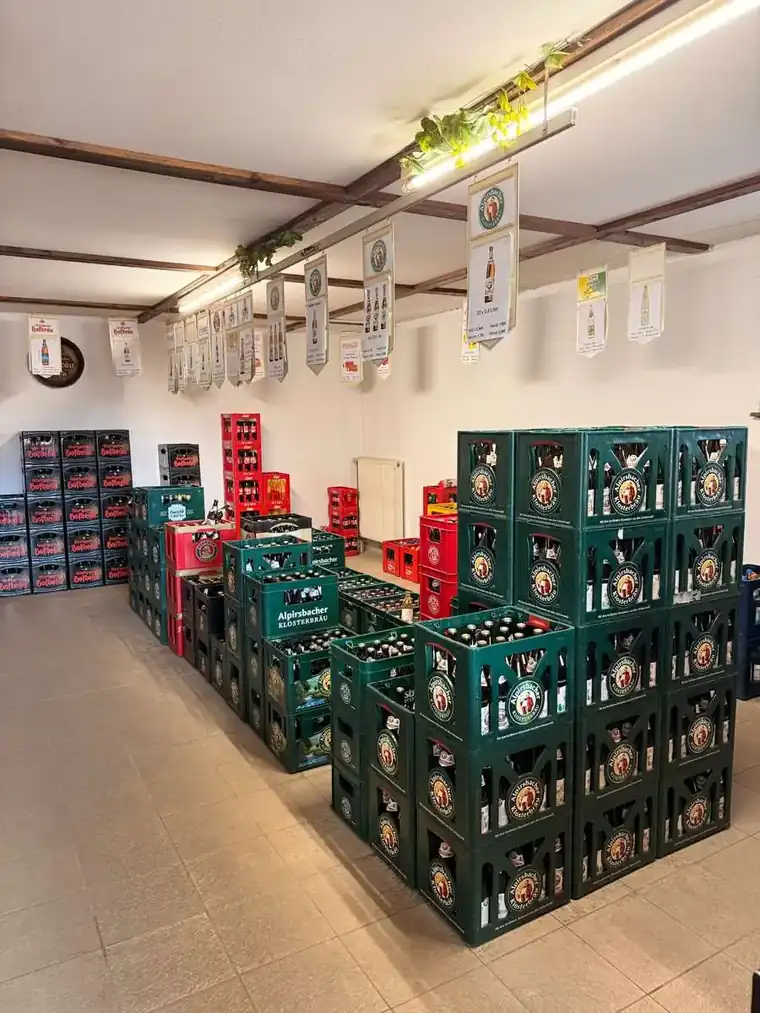 Bierkisten im Getränkemarkt